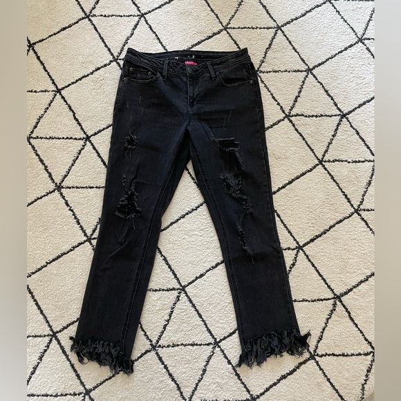 ALMOST FAMOUS Frayed Ankle Cropped Black Denim Jeans - Picture 1 of 6